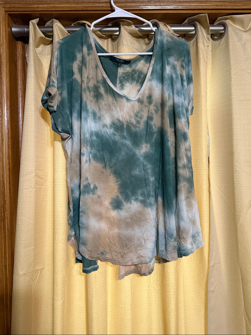 Tie-Dye V-Neck Short Sleeve Top in Olive and Beige